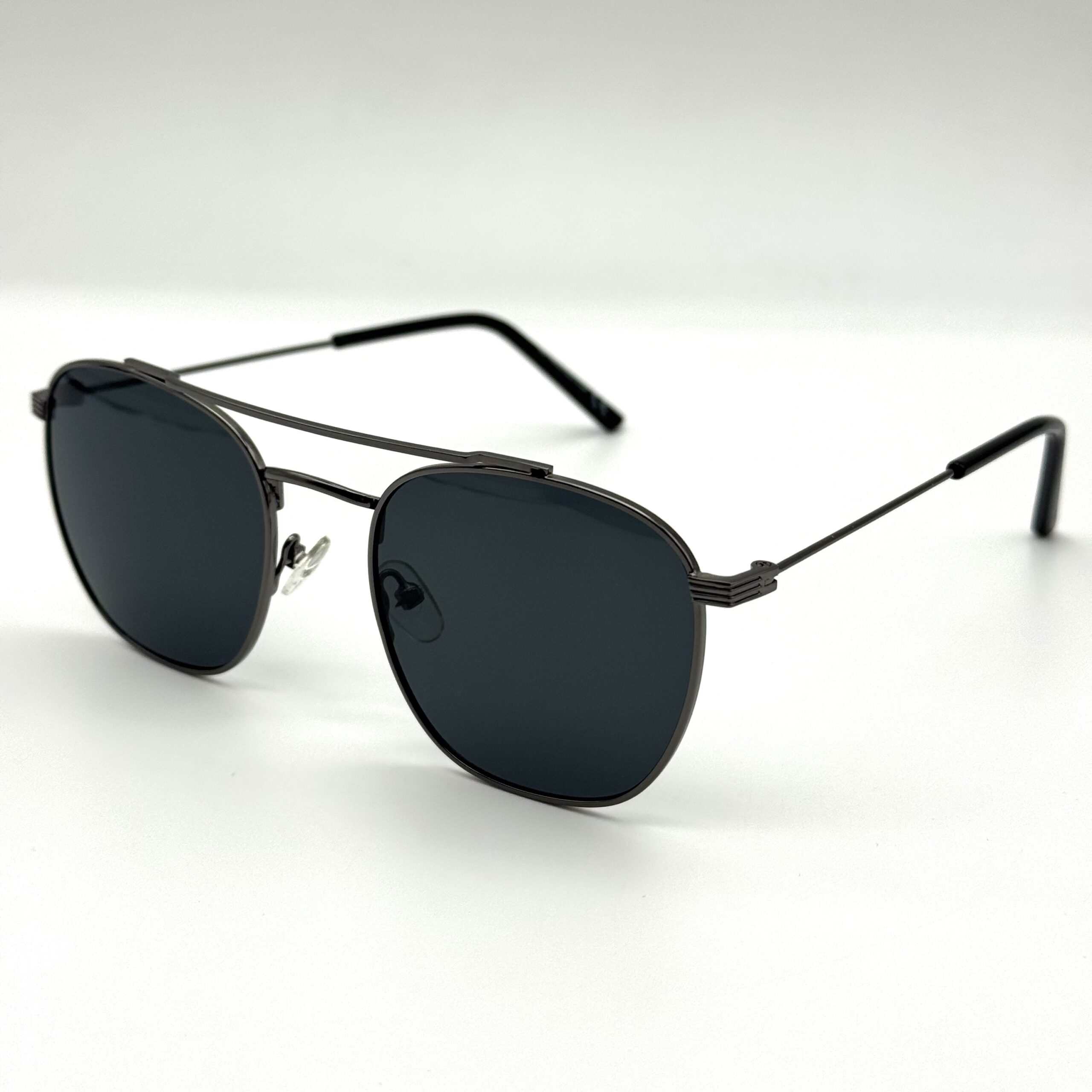 img_2320-2 Black glow – Image 1